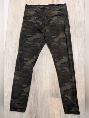 ✨3/$20✨ Tuff Athletics Camo Leggings - Size XL